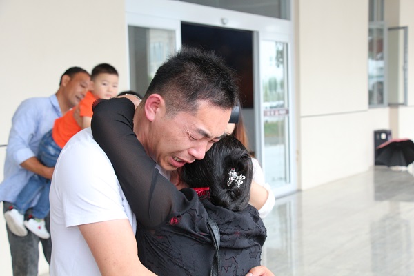 被抱养的孩子怎么找亲生父母？DNA寻亲检测方法